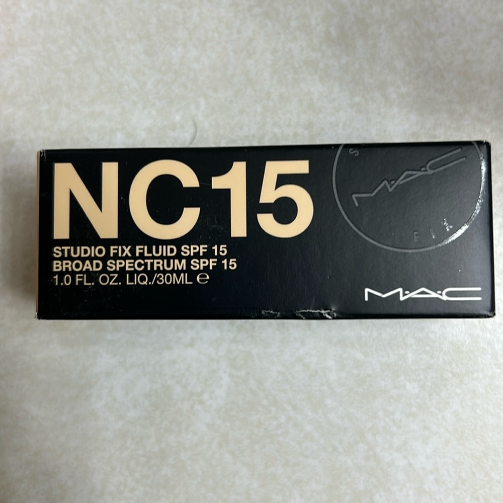NC 15 MAC Studio Fix Fluid SPF 15 Foundation